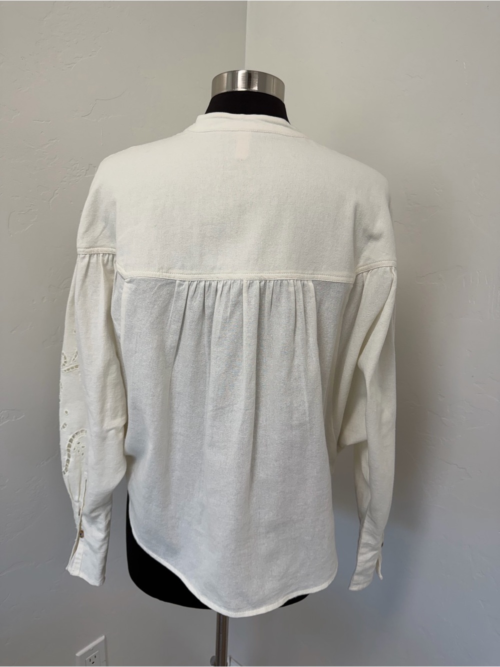 Anthropologie Pilcro Structured Eyelet Blouse Cream Button-Front Shirt Size S - Picture 11 of 17